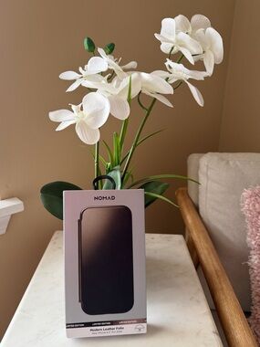 Nomad Modern Leather Folio Case - iPhone 16 Pro - Green Chrome